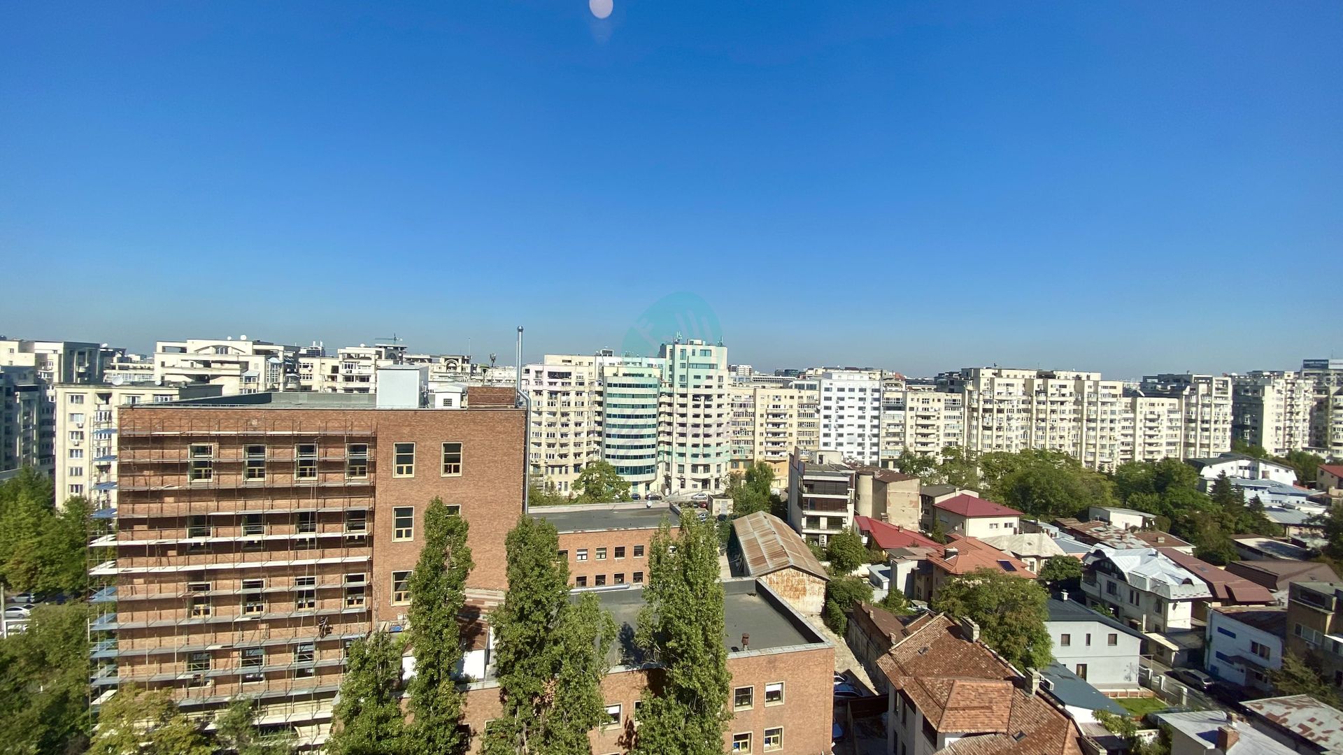 2 camere spatioase cu VEDERE PANORAMICA - Poză 12