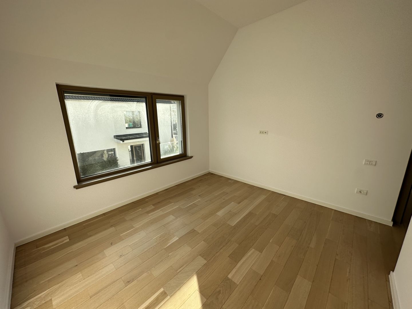 Casa cu 5 camere - Dumbarvita - Poză 13