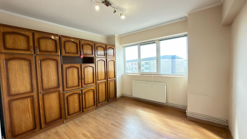 Apartament 3 camere MV1, Etaj IV / Str. Narcisei Nr.9 / Carei - Poză 10