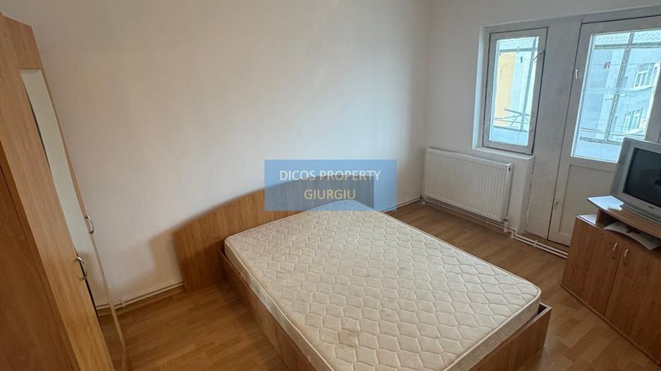 Apartament 3 camere de vânzare – Tineretului, zona Biserică - Poză 1