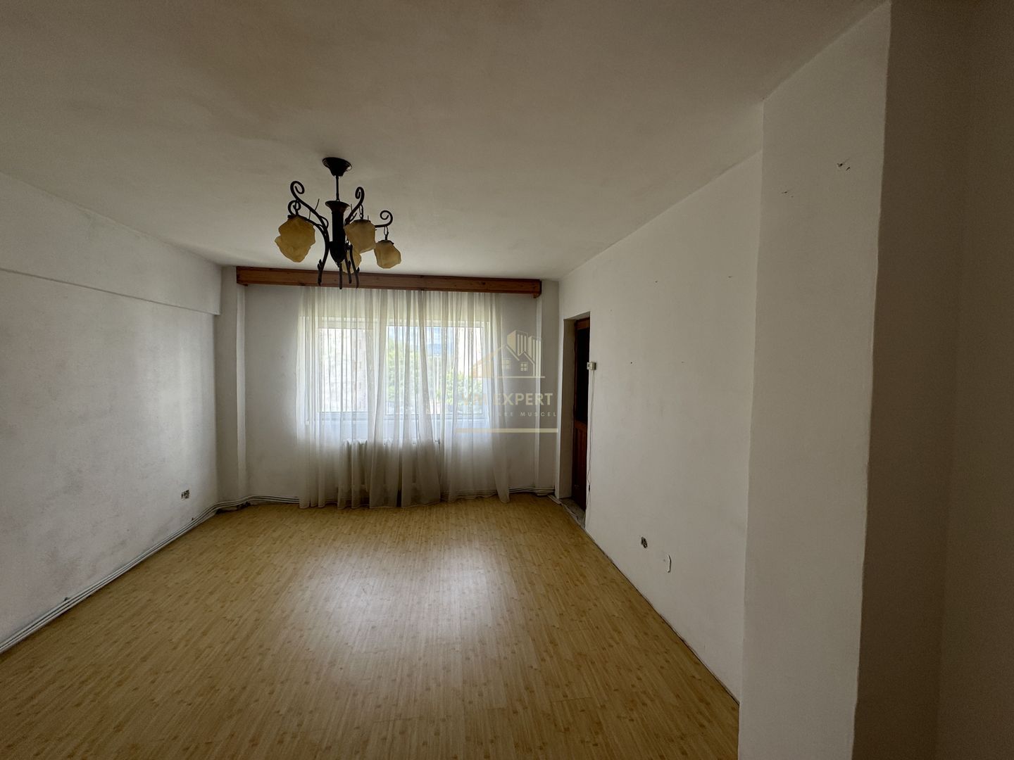 APARTAMENT CAMPULUNG 4 CAMERE, ETAJ 2, GRUI - Poză 6