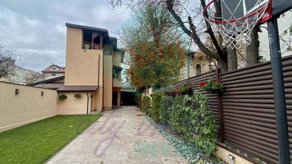 Vila cocheta cu teren de 400 mp - Poză 1