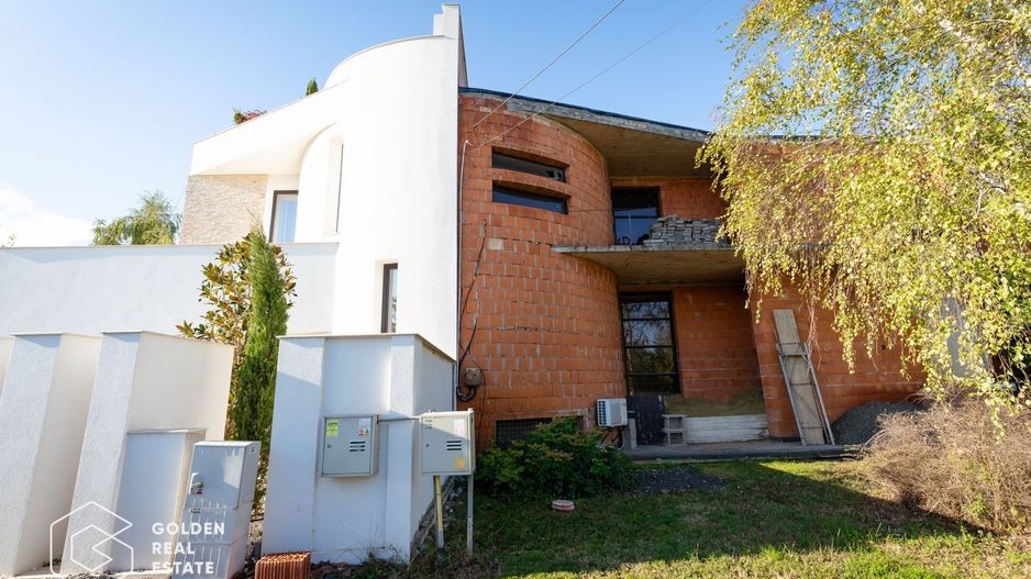 1/2 Duplex avangardist, la rosu, in Mosnita Noua - Poză 1