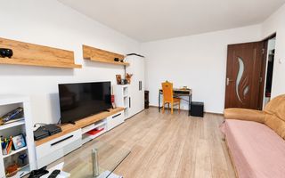 Apartament 3 camere, 2 bai, decomandat, Cetate, zona Liceului Sportiv - Poză 2