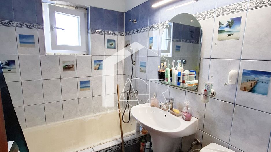 Apartament cu 3 camere, decomandat, zona Paltinis - Poză 7