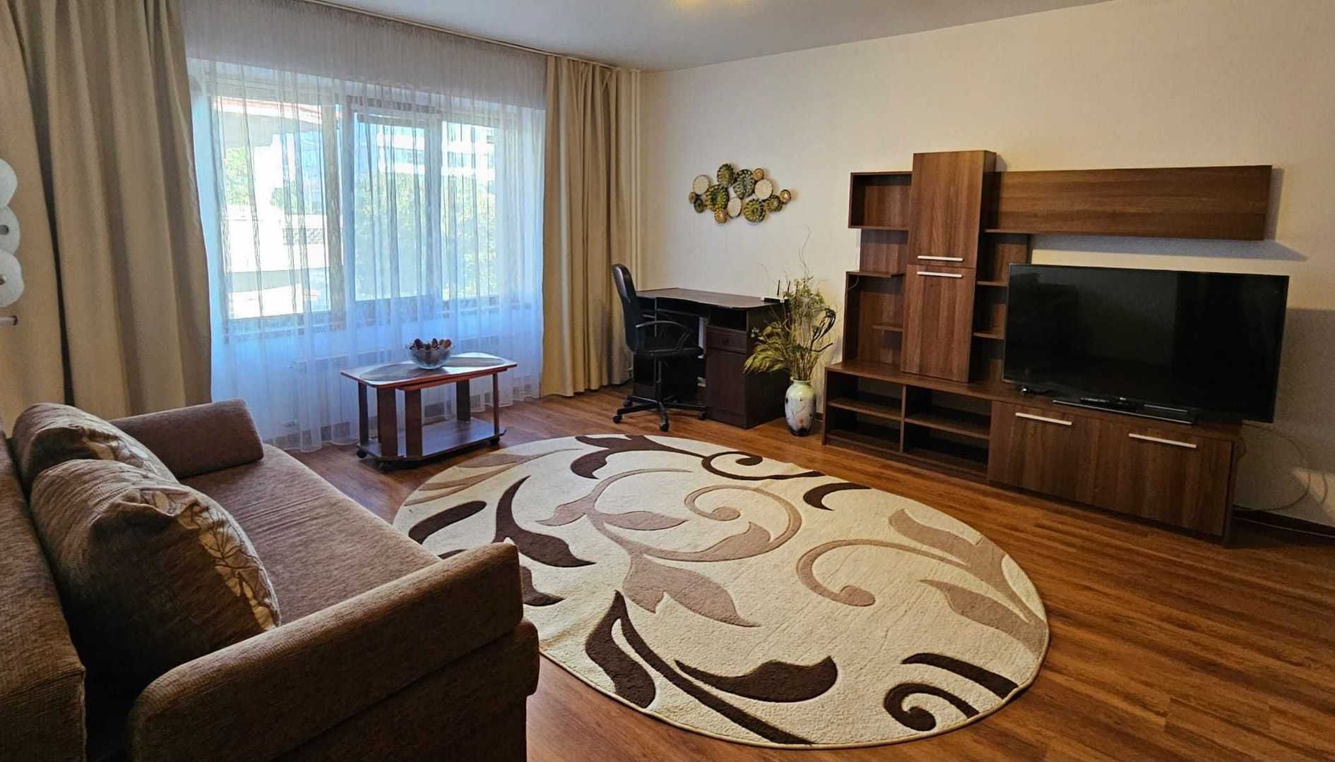 Închiriez garsonieră modernă, Piața Muncii, boiler, metrou aproape - Poză 1