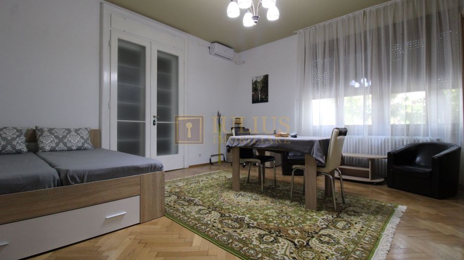 5 minute de mers pe jos de UMFT,  apartament foarte spatios - Poză 1