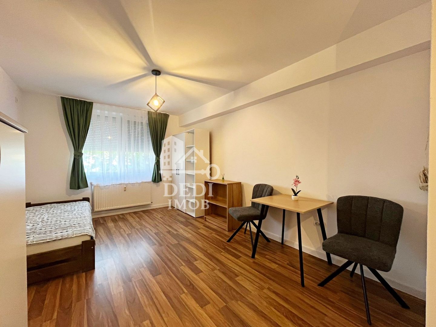 Apartament cu 1 camere de vanzare zona Nufarul, Oradea - Poză 1