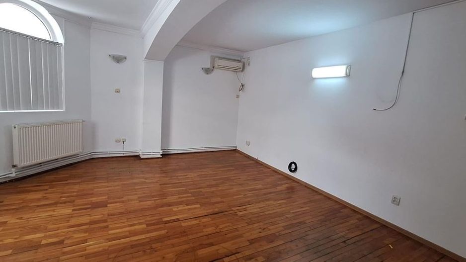 Închiriez vilă, 9 camere,Mihai Bravu, pretabil birouri/firme,nemobilat - Poză 4