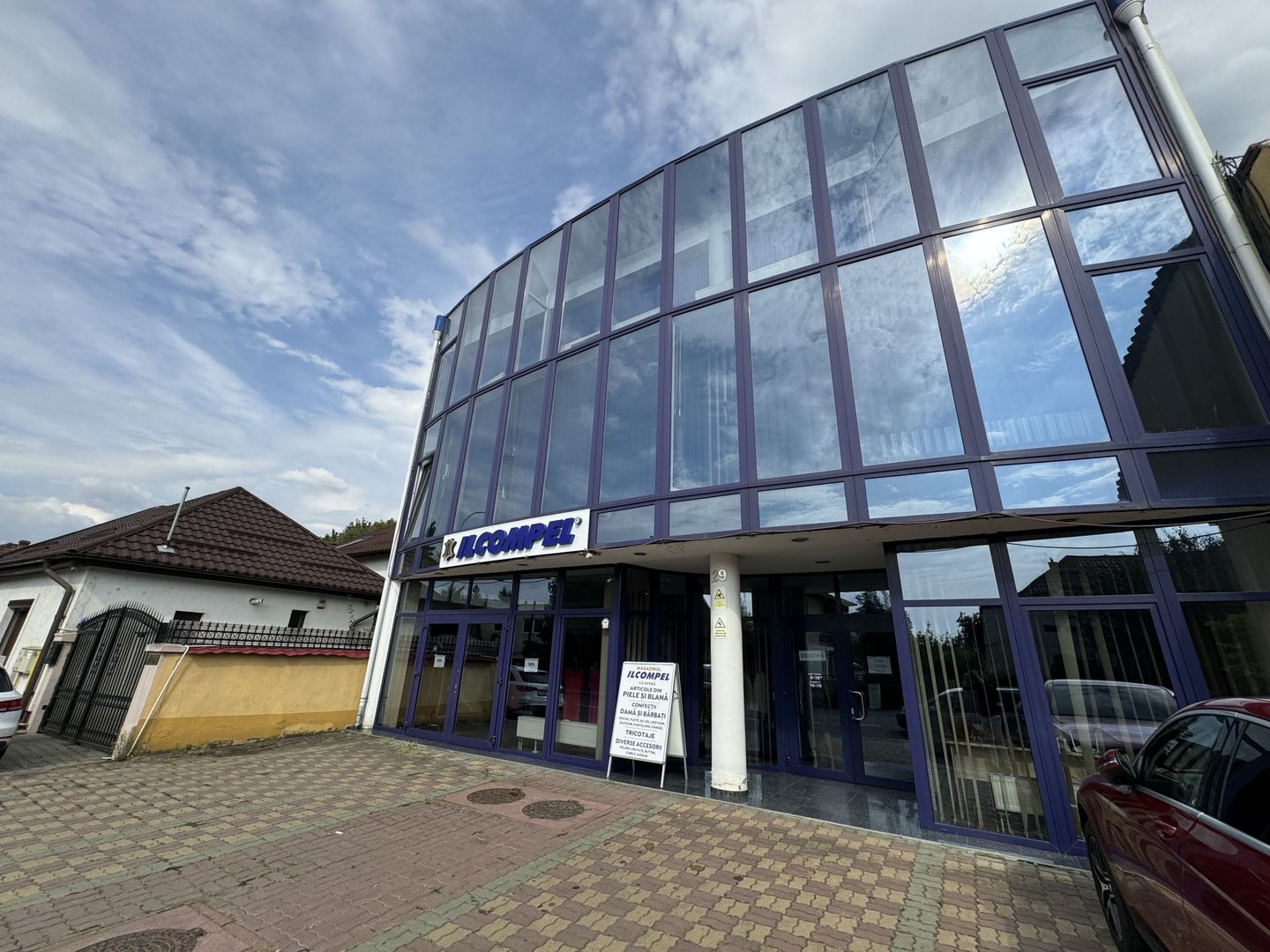 Clădire Multifuncțională de Vânzare în Târgu Mureș, Zona Gării - Poză 2