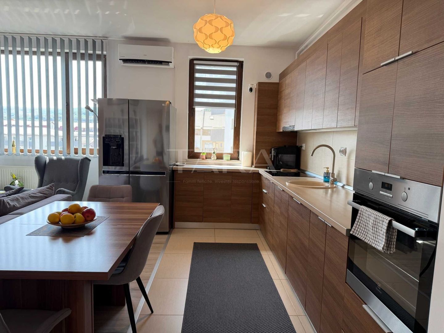Apartament modern, spațios cu 3 camere, 2 locuri de parcare. - Poză 2