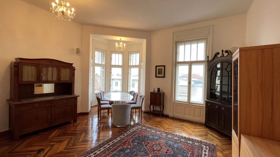 Apartament 5 camere , cladire istorica , renovat complet. - Poză 1