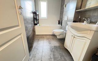 Apartament cu 2 camere decomandat in Giroc - Poză 4