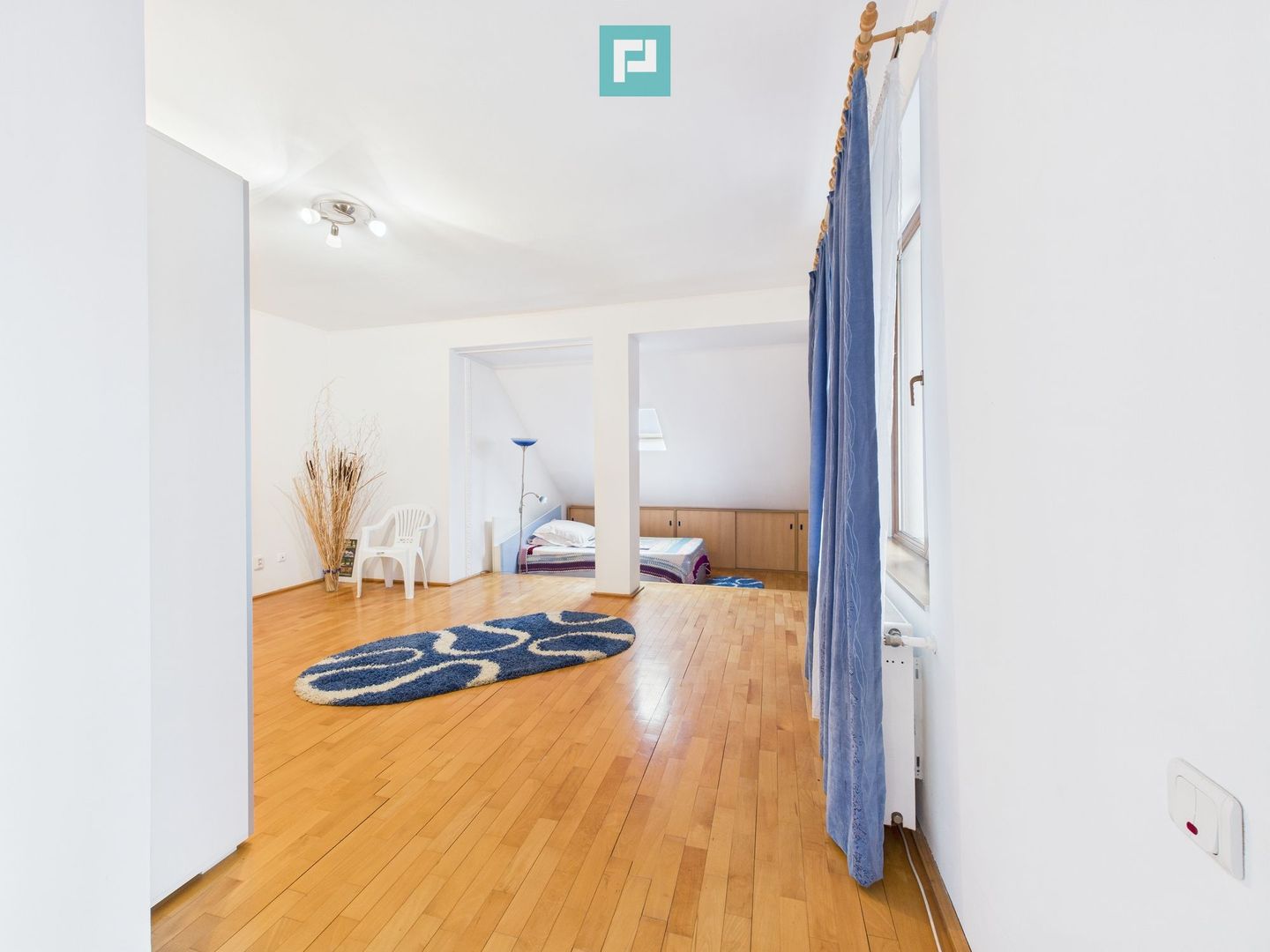 Casă spațioasă în Popești-Leordeni - Poză 12