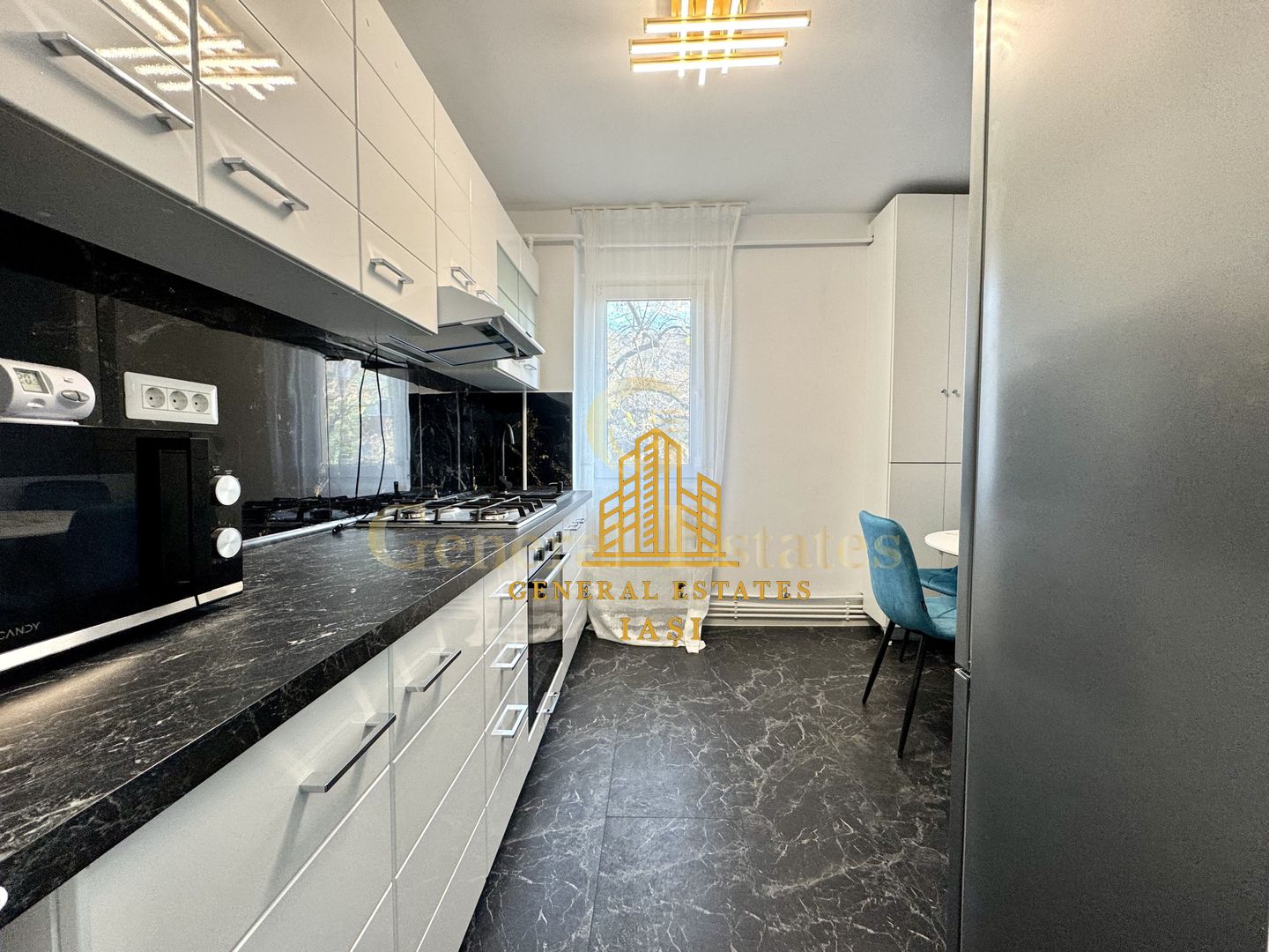 Vânzare apartament cu 2 camere 52 m.p. în Pod Roș - Poză 7