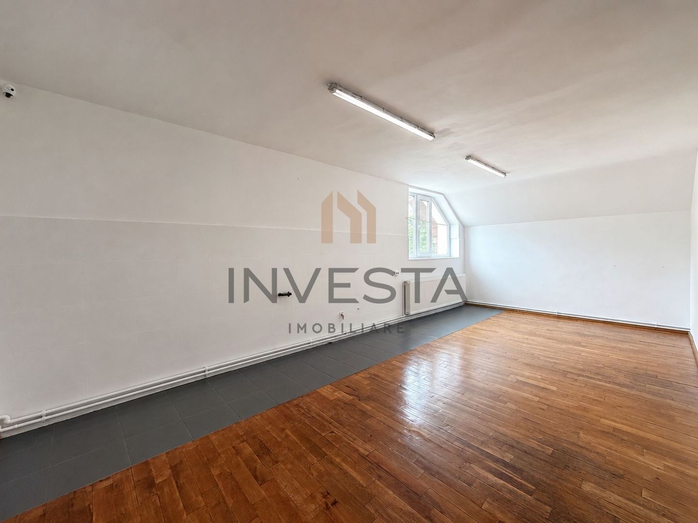 Vila spatioasa cu 15 camere de inchiriat in zona Andrei Muresanu - Poză 20