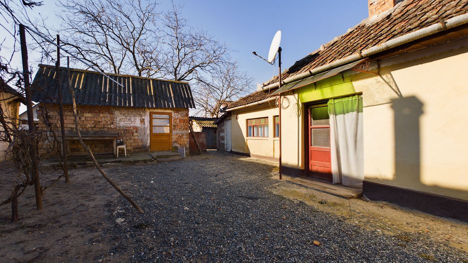 Casă tradiționălă în Pecica - Poză 2