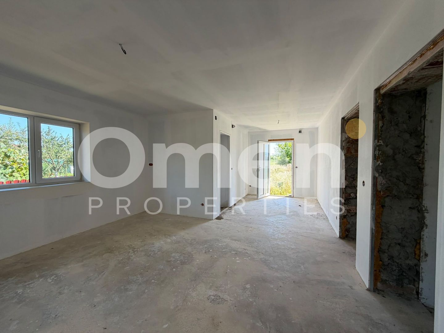 Casa de vanzare cu 11 ari de teren | Lapusel - Poză 2