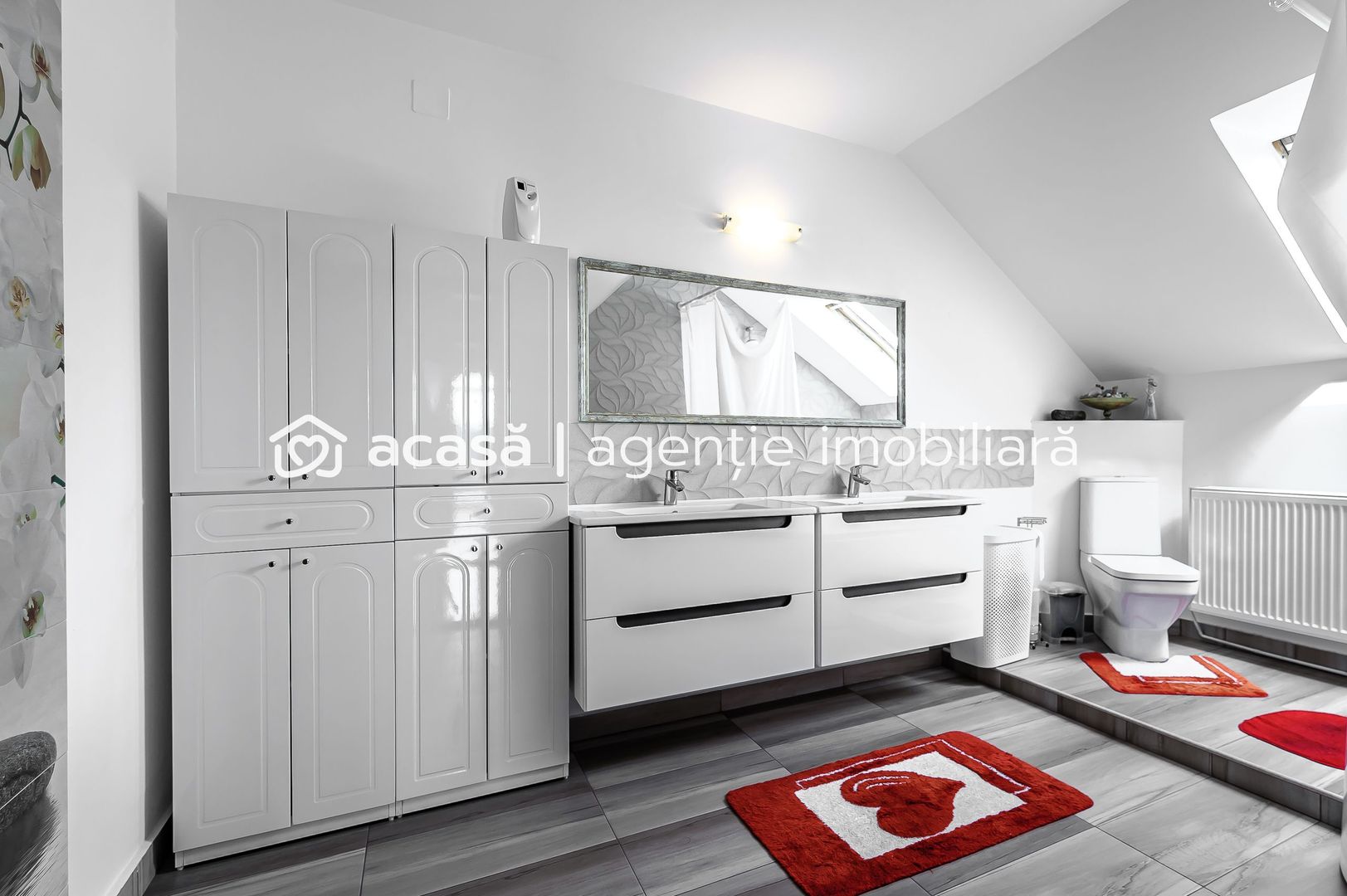 Casă generoasă cu două apartamente în Bujac - Poză 6