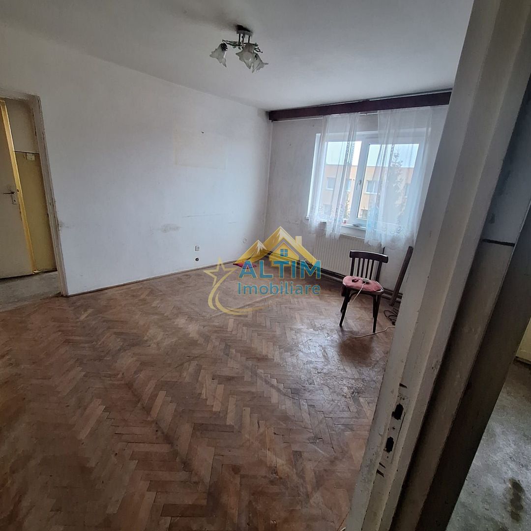 Apartament 2 camere, cartierul Florilor - NECESITĂ RENOVARE - Poză 1