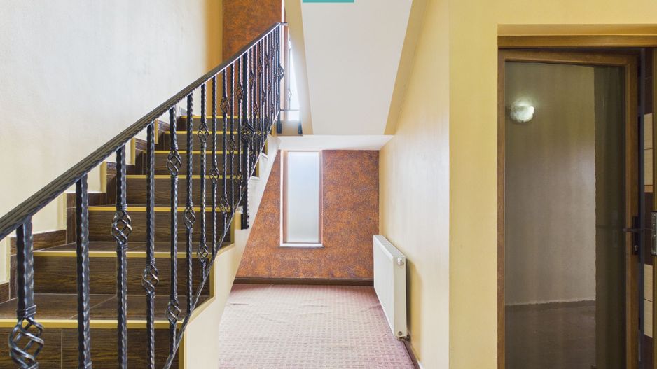 Casă spațioasă în Sântana - Poză 28