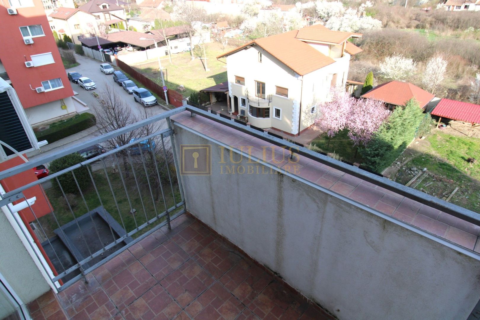 Aradului; decomandat, bucatarie inchisa. Parcare privata inclusa. - Poză 9