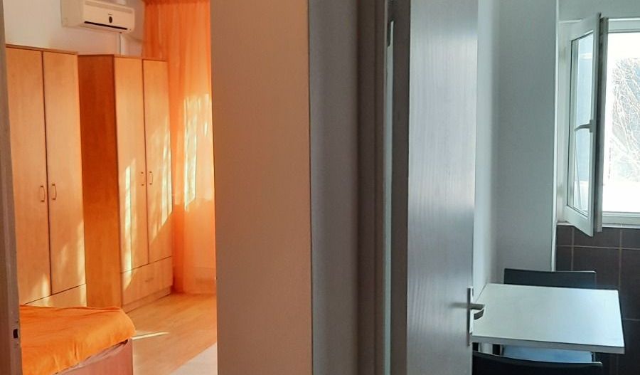 Garsoniera bloc mixt 1983, Favorit, Drumul Taberei - Poză 2