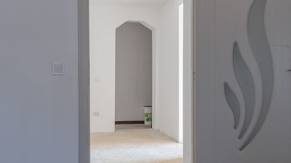 Casă spațioasă cu potențial de renovare și personalizare, în Viișoara - Poză 14