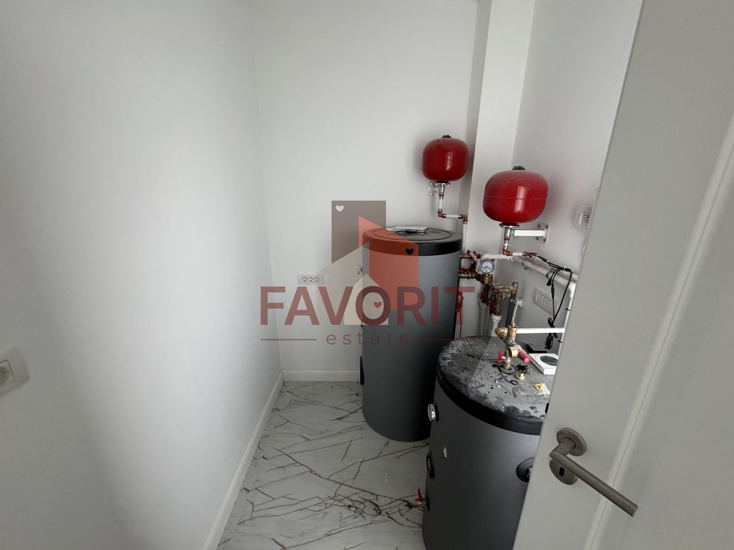 Comision 0%. Panouri si pompa de caldura. Despartit prin camera tehnica - Poză 9