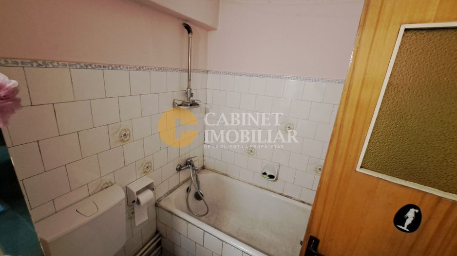 100 mp Ultra-Central: Apartament 4 Camere pe Bd. Independenței (Fără Risc) - Poză 9