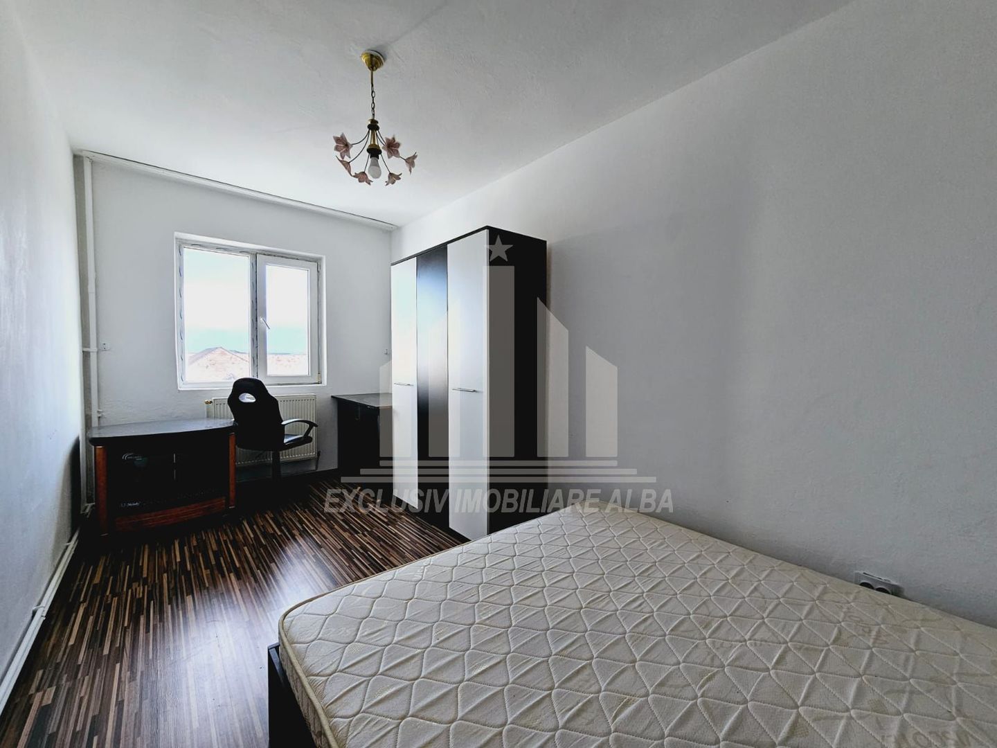 Apartament cu 4 camere de vanzare, Cetate - Poză 7