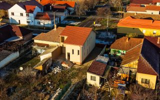 Casă Nouă cu etaj semifinalizată în Aradul Nou, zonă excelentă - Poză 2