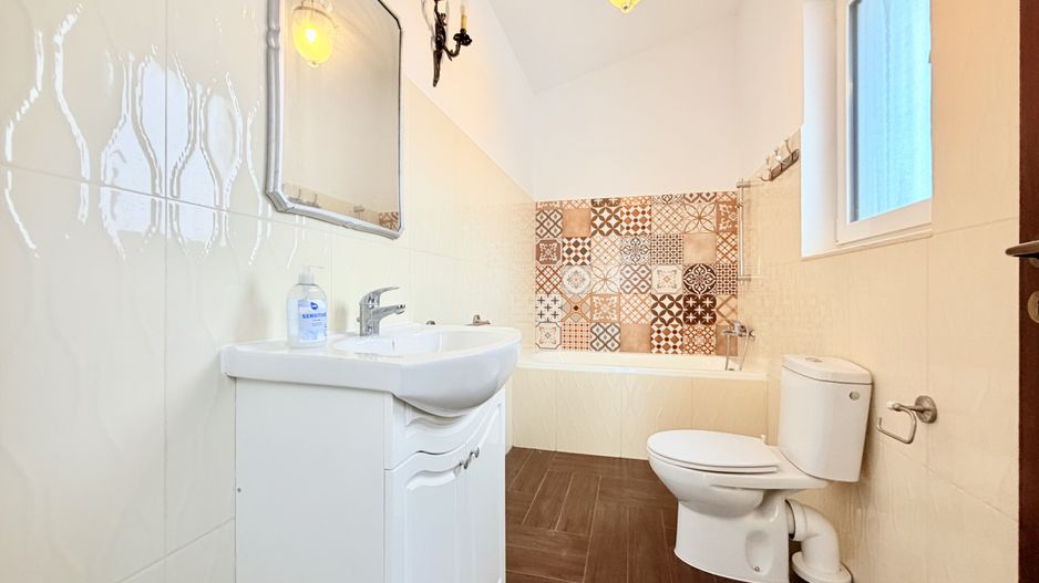 Casă de închiriat la liziera pădurii - Dumbrăvița - Poză 9