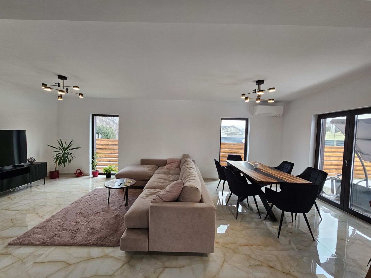 Casa de inchiriat la munte la doar 10 minute de Brasov - Poză 6