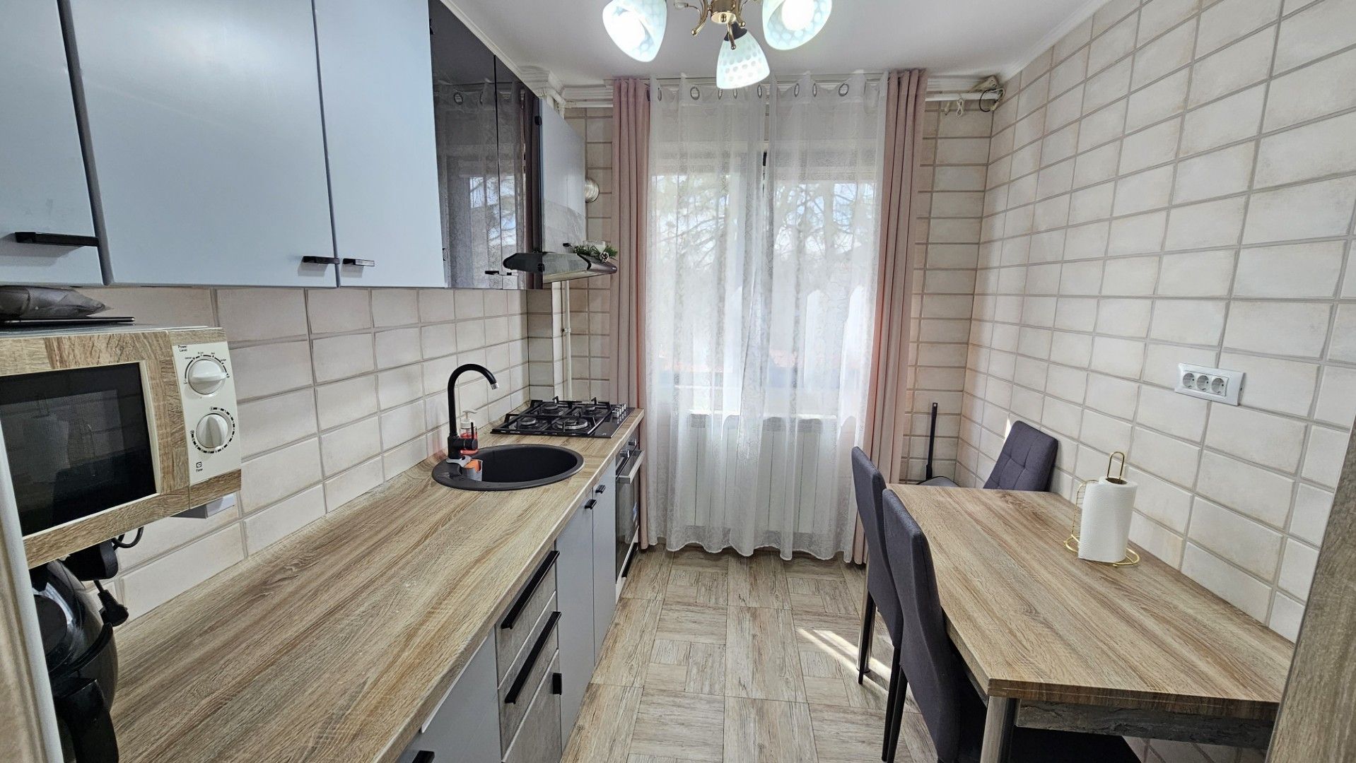 Apartament 3 camere, etaj 2, mobilat și utilat, zona DONICI; - Poză 3