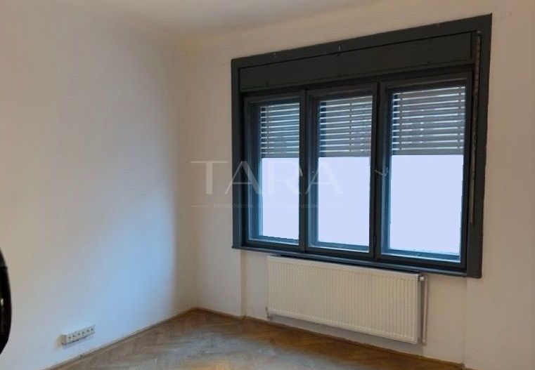 Apartament ULTRACENTRAL, 4 camere, decomandat - Poză 2