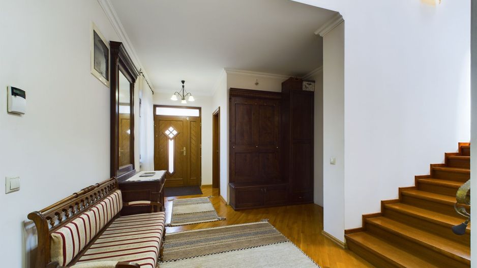 Vilă/casă cu 6 camere 400mp în Dumbrăvița - Poză 30