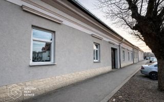 Casă individuală cu 2 apartamente de vânzare, lângă Hotel Ambasador – Dâmbovița, - Poză 9