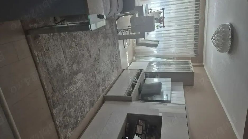 BRASADAS vinde ap 4 cam etaj 1/4 Carpați 2. - Poză 1