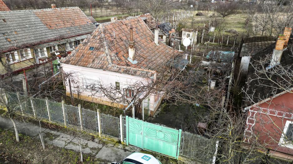 Casă modestă cu 3 camere în Ghioroc - Poză 8