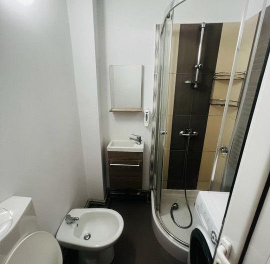 Inchiriere apartament modern, spatios, zona centrala, Teilor - Poză 4