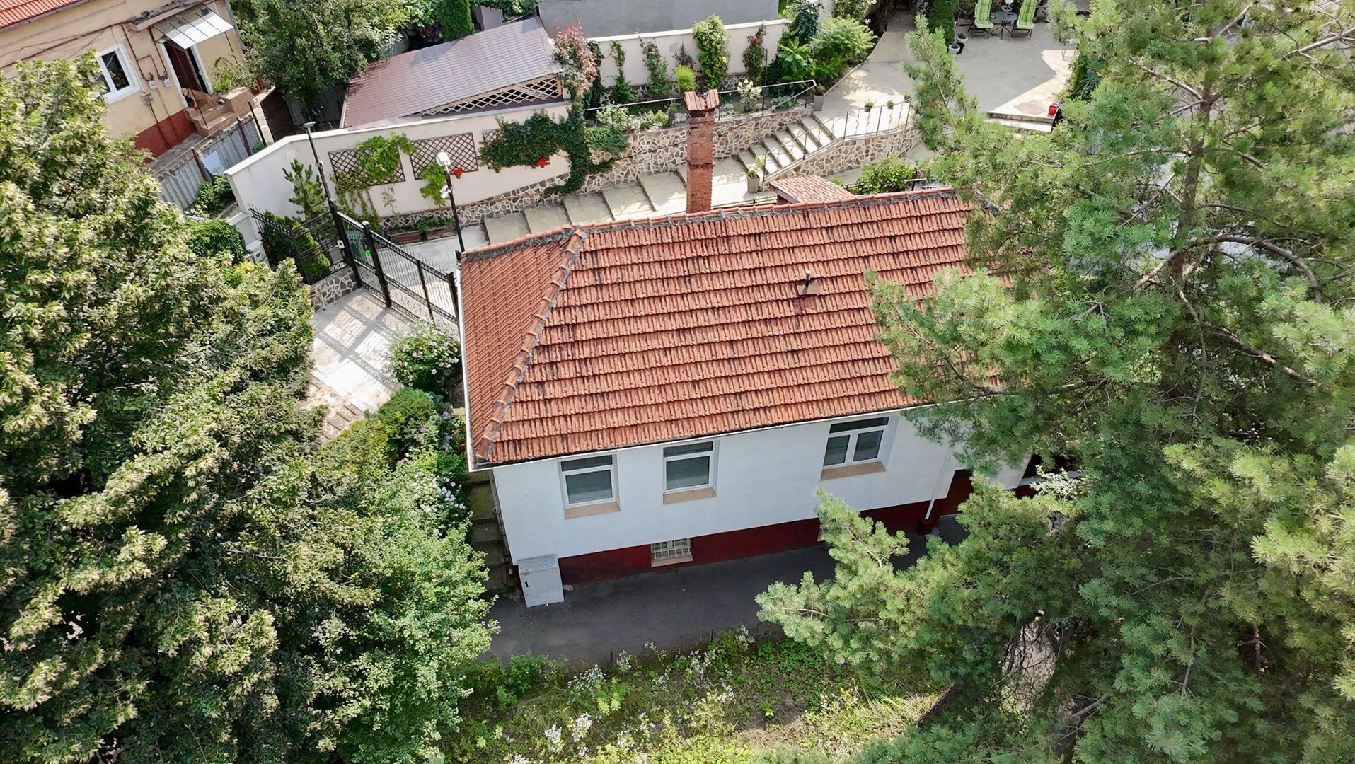 Oferta rezervata! Oază de liniște cu curte în zona Blumana - Poză 1