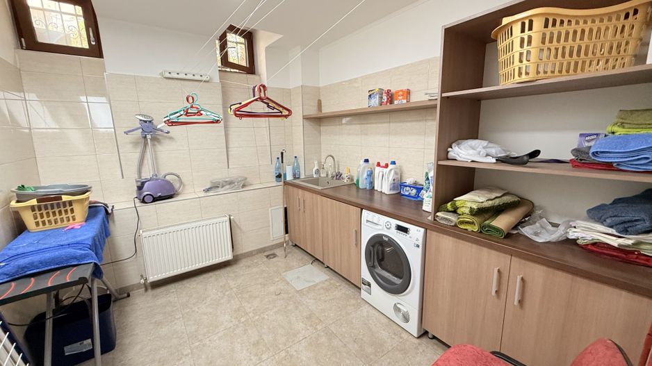 Piata Unirii Fantani Vila  500 mp utili curte 204 mp - Poză 22