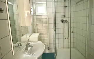 APARTAMENT DECOMANDAT, SPATIOS CU O POZITIONARE EXCELENTA - Poză 11