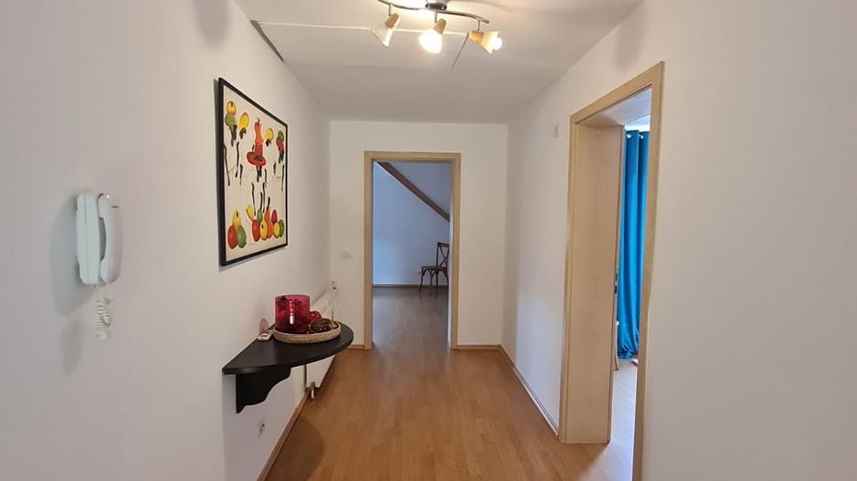 Vila spațioasă și recent renovată în Ghiroda! - Poză 28