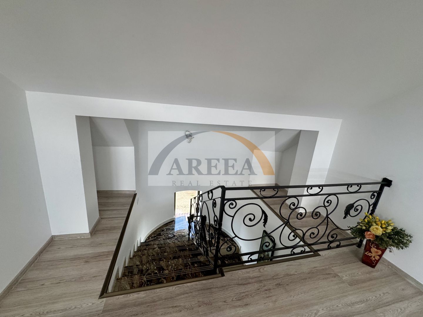 Berceni - VILĂ UNICAT, spațioasă, curte 1.000 mp, la 7 min metrou - Poză 33