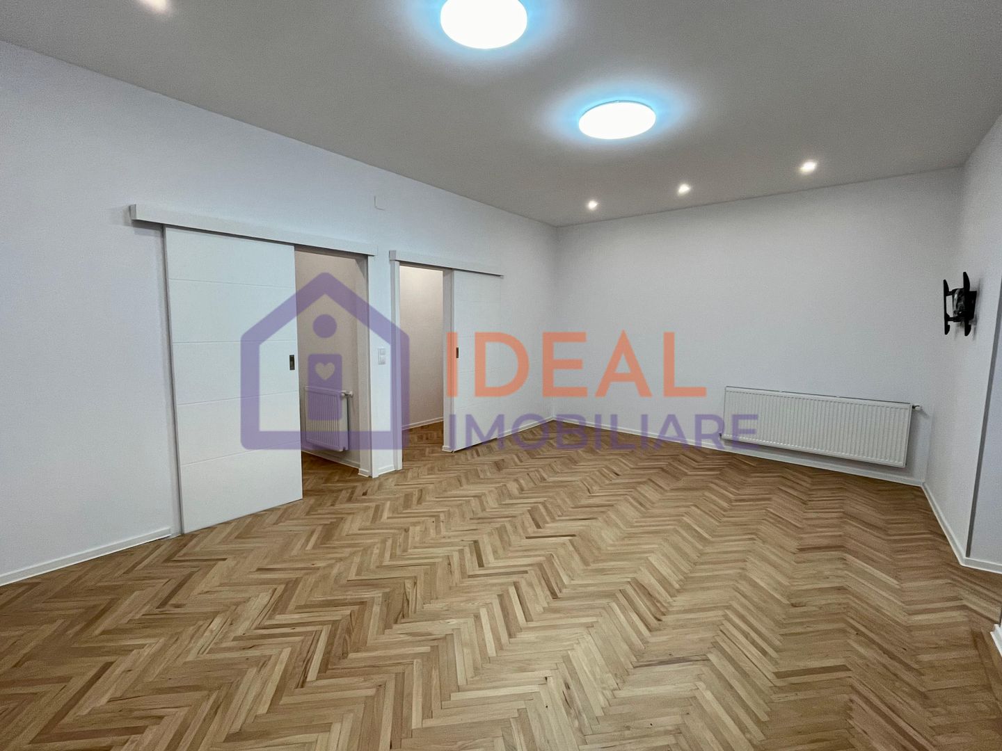 Apartament Ultracentral cu 2 camere complet renovat - de vânzare - Poză 3