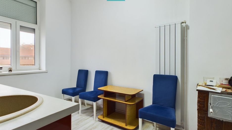 Apartament la casă zonă centrală - Poză 4