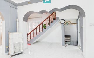 Două case, curte mare, lângă Castelul Huniazilor - Poză 16