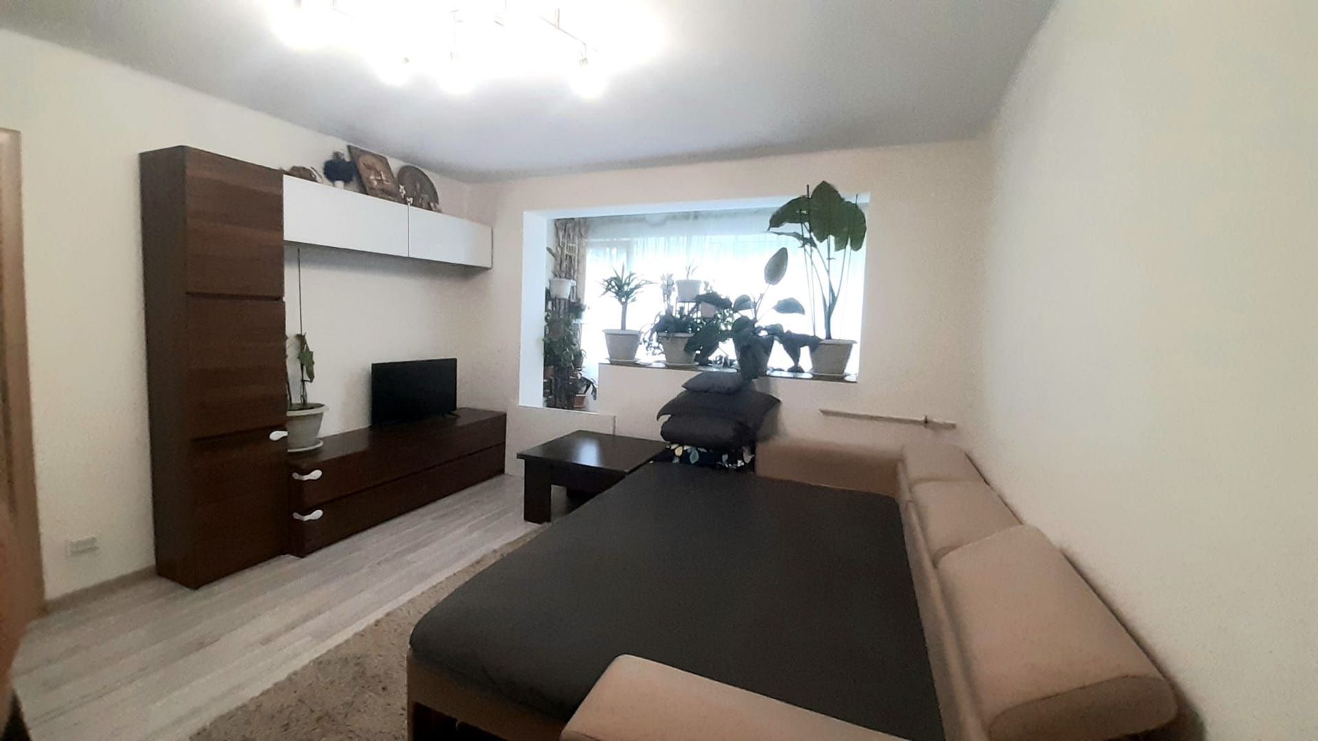 2 Camere,  etaj 4 din 10, decomandat, balcon, Metrou Tudor Vladimirescu - Poză 1